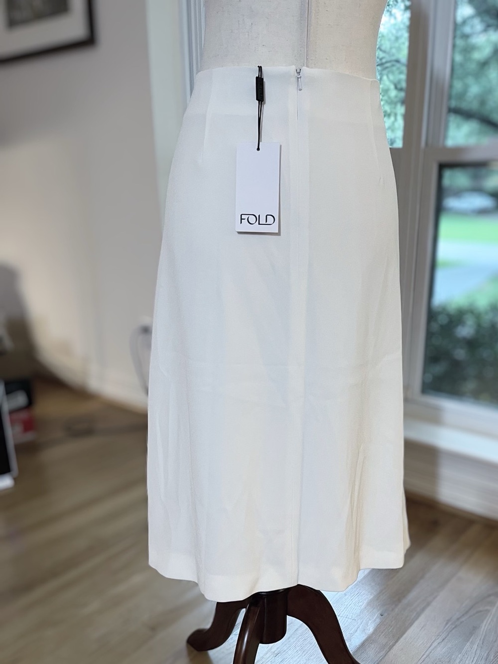 THE FOLD London Clever Crepe Almeida Skirt Ivory NWT US 10 UK 14 Asymmetric Midi - Picture 2 of 9